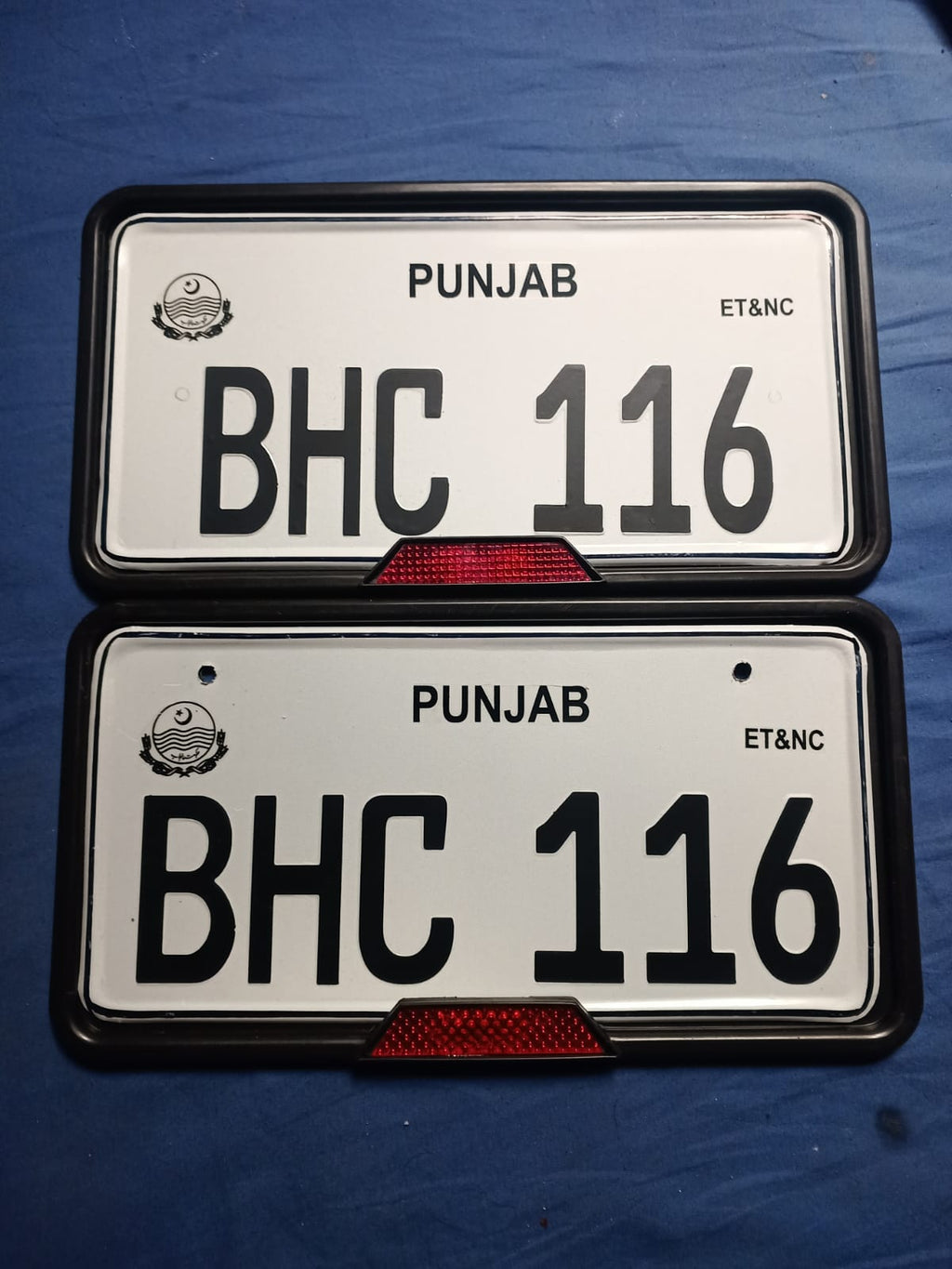 NUMBER PLATES FOR CAR WITH FREE FRAME